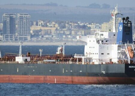 بازگشت کشتی ۱۰هزار تنی نفتی بعد از ۵ سال تصرف غیر قانونی