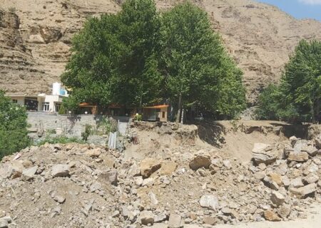 سیلاب حدود ۲۰۰ متر از جاده کرج-چالوس را تخریب کامل کرد