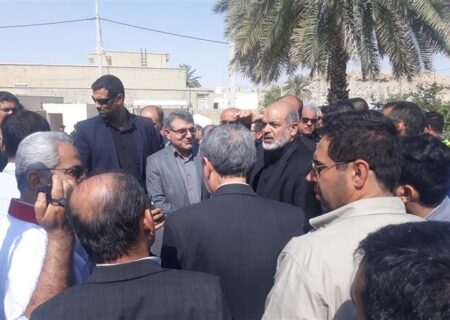 بازدید وزیر کشور از نقاط زلزله‌زده در “اِوَز” فارس
