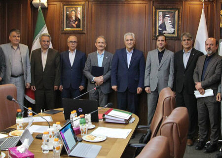 تقدیر از خدمات صادقانه سه مدیر پست بانک ایران در جلسه هیات مدیره