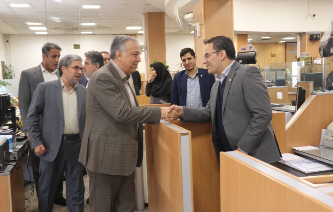بازدید قائم مقام مدیرعامل بانک ملی ایران از شعبه مستقل میرداماد