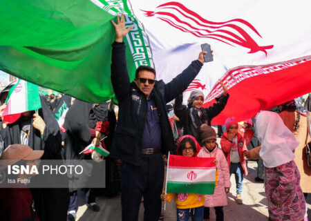 راهپیمایی ۲۲ بهمن از ساعتی پیش در امنیت کامل شروع شده است/ آماده‌باش ماموران پلیس