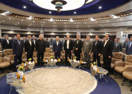 آغاز به کار همایش بررسی عملکرد و تبیین اهداف واحدهای بانک ملی ایران