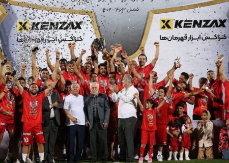 جام قهرمانی لیگ به دست پرسپولیسی ها بالا رفت