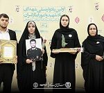 تجلیل از دو همکار خانواده شهید شاغل در صندوق قرض‌الحسنه شاهد