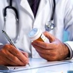 بررسی یک تناقض در نظام سلامت؛ افزایش قیمت دارو در شرایطی مطرح است که پرداخت از جیب مردم همچنان بالاست